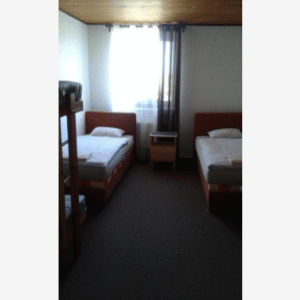 Čtyřlůžkový pokoj se sdílenou koupelnou - 25 € osoba / noc